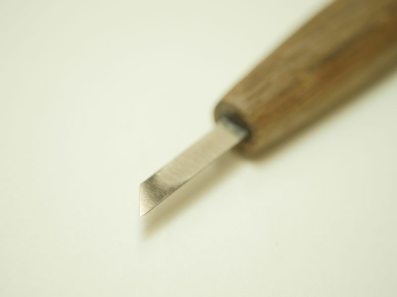 版画刀　薄刃印刀（左）